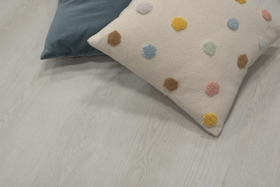 OUTLET Korkkivinyylilattia Wicanders Snow Oak